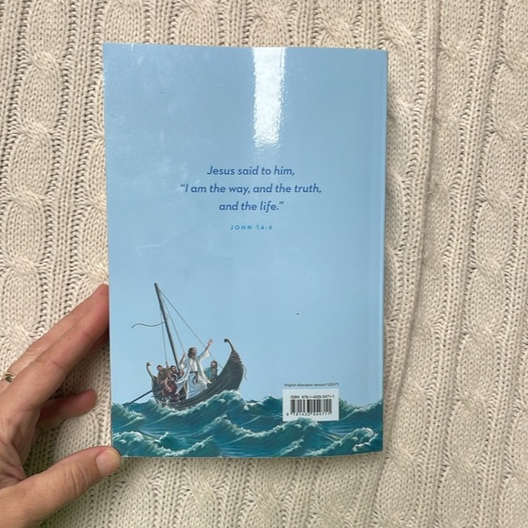 The Holy Bible for Kids 1148 pages with colored images paperback blue cover - Picture 6 of 12